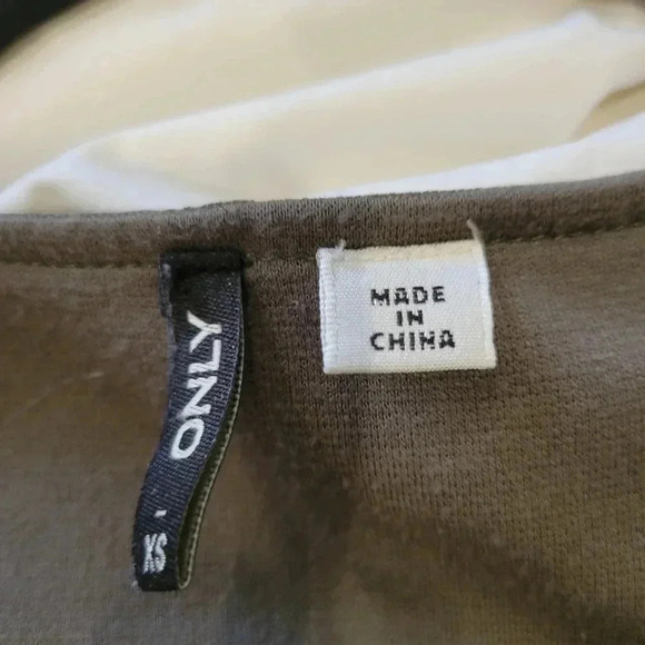 ONLY Woman's XS short Cap Sleeve  Casual Top - Picture 6 of 8